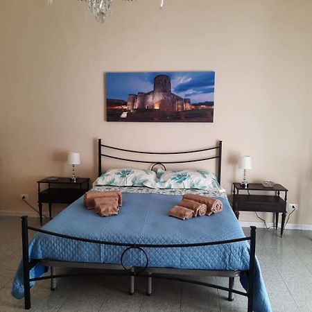 Luna'S Home Катания Экстерьер фото